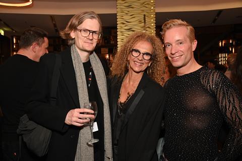 Screen Hong Kong night